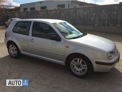 Gri Utilizat 2001 VW Golf IV Hatchback | 1.850 EUR (Preț bun)