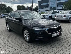 Negru Utilizat 2021 Skoda Octavia Ambition Break | 13.999 EUR (Preț bun)