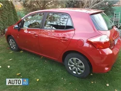 Rosu metalizat Utilizat 2012 Toyota Auris Travel Hatchback | 8.000 EUR