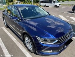 Culoarealbastru Utilizat 2019 VW Passat Comfortline Berlinǎ | 16.500 EUR (Preț bun)