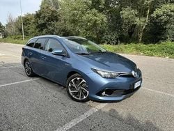 Albastru Utilizat 2015 Toyota Auris Hybrid Break | 9.000 EUR (Preț bun)