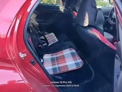 Rosu Utilizat 2024 Toyota Yaris Hybrid Hatchback | 22.500 EUR