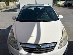 Alb Utilizat 2010 Opel Corsa Hatchback | 1.700 EUR (Super Preț)