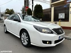 Alb Utilizat 2012 Renault Latitude Berlinǎ | 5.850 EUR