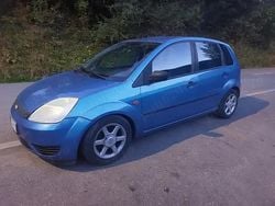 Utilizat 2006 Ford Fiesta Hatchback | 900 EUR (Preț bun)