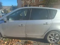 Gri Utilizat 2012 Renault Scénic III Monovolum | 2.800 EUR (Super Preț)