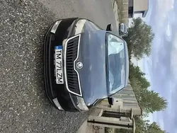 Negru Utilizat 2013 Skoda Rapid Hatchback | 5.450 EUR