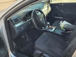 Utilizat 2008 VW Passat Berlinǎ | 2.750 EUR (Preț bun)