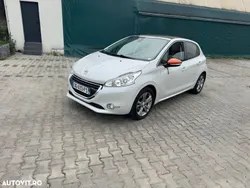 Alb Utilizat 2014 Peugeot 208 Allure Hatchback | 5.999 EUR (Preț OK)