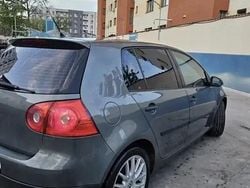 Verde Utilizat 2007 VW Golf V Hatchback | 1.900 EUR (Preț bun)
