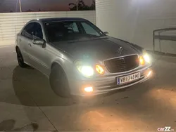 Argintiu Utilizat 2003 Mercedes E270 Avantgarde Berlinǎ | 2.300 EUR