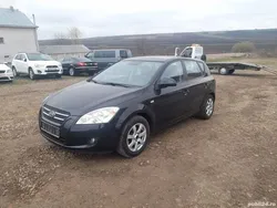 Utilizat 2008 Kia Ceed Berlinǎ | 3.250 EUR