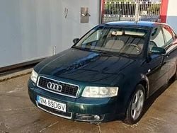 Utilizat 2004 Audi A4 Berlinǎ | 1.000 EUR (Preț bun)