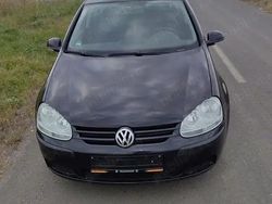 Utilizat 2005 VW Golf V Hatchback | 1.990 EUR (Super Preț)