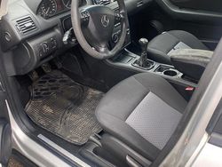Utilizat 2004 Mercedes 190 Berlinǎ | 1.500 EUR