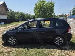 Negru Utilizat 2006 Opel Zafira Monovolum | 2.200 EUR (Preț OK)