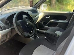 Culoarealb Utilizat 2012 Renault Symbol II Authentique Berlinǎ | 2.420 EUR (Preț bun)