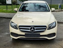 Culoarenegru Utilizat 2019 Mercedes E220 AMG line Berlinǎ | 11.500 EUR