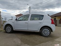 Alb Utilizat 2011 Dacia Sandero Hatchback | 2.100 EUR