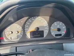 Utilizat 2000 Mercedes E220 Avantgarde Berlinǎ | 3.200 EUR