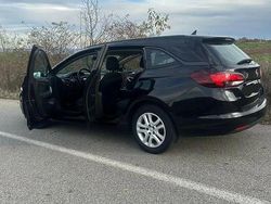 Culoarenegru Utilizat 2017 Opel Astra Active Break | 6.500 EUR (Preț OK)