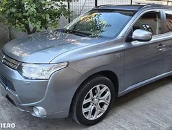 Culoaregri Utilizat 2014 Mitsubishi Outlander P-HEV SUV | 8.800 EUR (Preț bun)