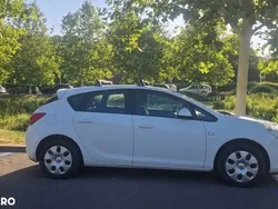 Alb Utilizat 2010 Opel Astra Hatchback | 3.200 EUR (Super Preț)