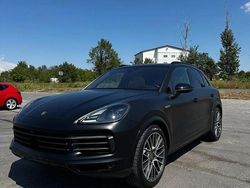 Culoarenegru Utilizat 2022 Porsche Cayenne SUV | 73.000 EUR (Preț bun)