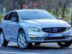 Gri Utilizat 2018 Volvo V60 CC Break | 15.700 EUR