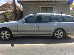 Gri Utilizat 2002 Mercedes 220 Berlinǎ | 990 EUR