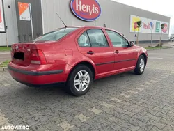 Culoarerosu Utilizat 2003 VW Bora Comfortline Berlinǎ | 1.650 EUR (Preț bun)