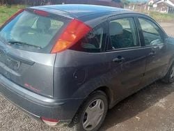 Gri Utilizat 2003 Ford Focus Hatchback | 550 EUR (Super Preț)