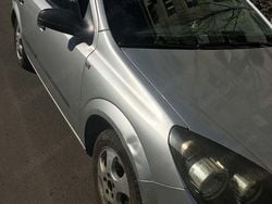 Argintiu Utilizat 2006 Opel Astra Hatchback | 994 EUR (Preț bun)