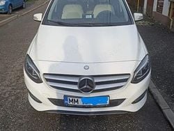 Utilizat 2015 Mercedes B180 Monovolum | 13.500 EUR (Scump)