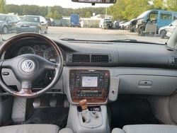 Gri Utilizat 2002 VW Passat Highline Break | 1.990 EUR (Super Preț)