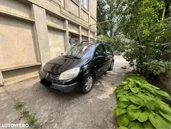 Culoarenegru Utilizat 2005 Renault Scénic II Dynamique Monovolum | 1.950 EUR