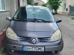 Utilizat 2006 Renault Scénic II Monovolum | 2.100 EUR