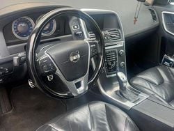 Culoarenegru Utilizat 2013 Volvo XC60 R-Design SUV | 11.999 EUR (Puțin scump)