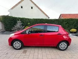 Rosu Utilizat 2012 Toyota Yaris Berlinǎ | 3.800 EUR