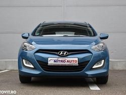 Culoarealbastru Utilizat 2012 Hyundai i30 Style Break | 6.999 EUR (Scump)