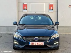 Gri Utilizat 2015 Volvo V60 Kinetic Break | 6.999 EUR (Super Preț)