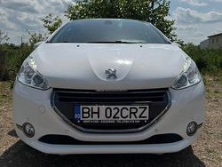 Culoarealb Utilizat 2013 Peugeot 208 Access Hatchback | 4.799 EUR (Puțin scump)