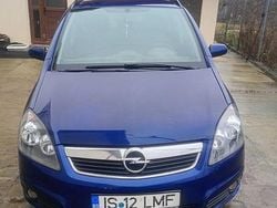 Culoarealbastru Utilizat 2005 Opel Zafira Essentia Monovolum | 1.100 EUR
