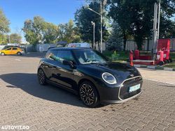 Culoarenegru Utilizat 2024 Mini Cooper SE Hatchback | 32.500 EUR (Scump)