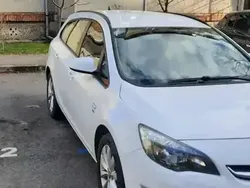 Alb Utilizat 2013 Opel Astra Break | 3.200 EUR (Super Preț)