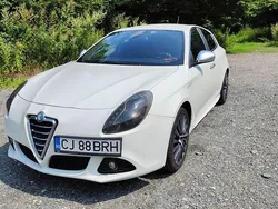 Alb Utilizat 2011 Alfa Romeo Giulietta Distinctive Hatchback | 4.950 EUR (Scump)