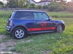 Culoarealbastru Utilizat 2006 Mini One D Hatchback | 2.600 EUR