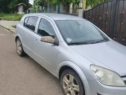 Argintiu Utilizat 2009 Opel Astra Hatchback | 3.500 EUR (Scump)