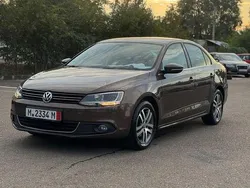 Culoaremaro Utilizat 2012 VW Jetta Highline Berlinǎ | 6.450 EUR (Puțin scump)