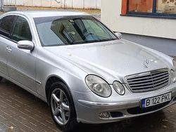 Argintiu Utilizat 2002 Mercedes 220 Berlinǎ | 2.500 EUR